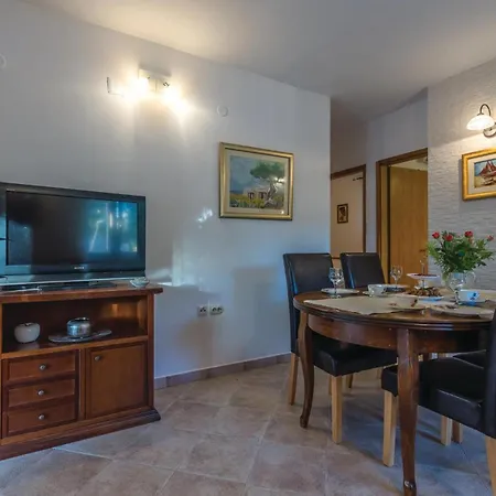 Cozy Home In Vinisce With House Sea View Holiday home