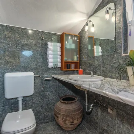 Stunning Home In Vinisce Holiday home Vinisce