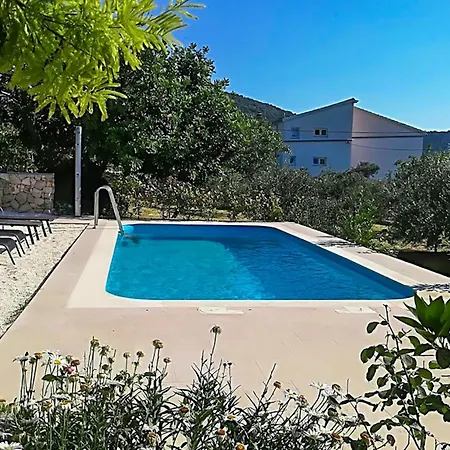 Stunning Home In Vinisce *