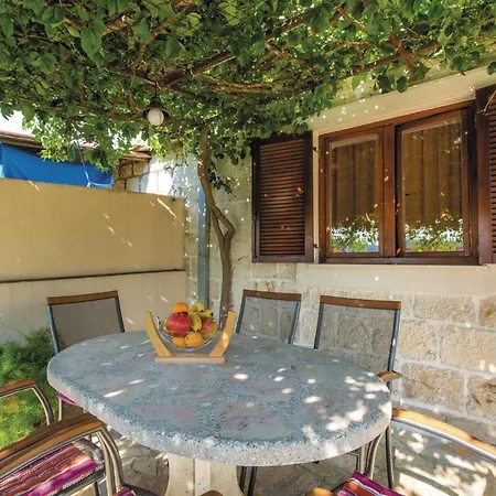 Holiday home Cozy Home In Vinisce With House Sea View Vinisce